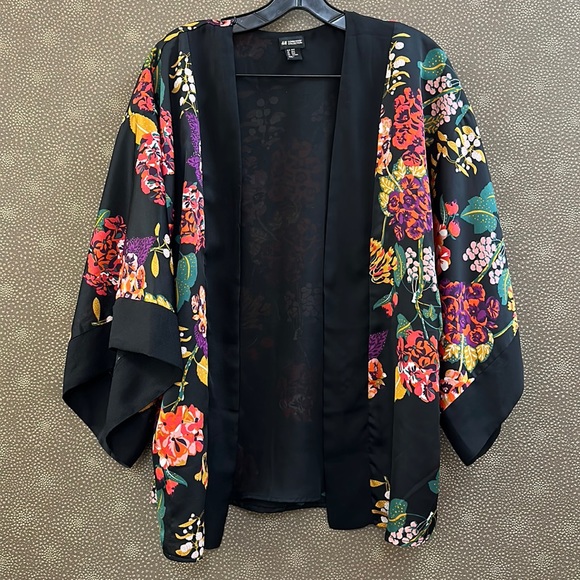 H&M Sweaters - 🔥🔥🔥H&M Conscious Collection Oversized Floral Black Kimono
